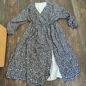 BloomChic Size 26 Blue Floral Dress Long Sleeve V-Neck Slit Dress